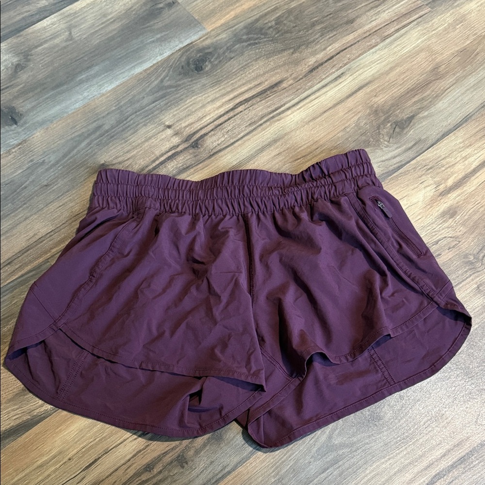 Lululemon tracker low rise lined shorts 4”